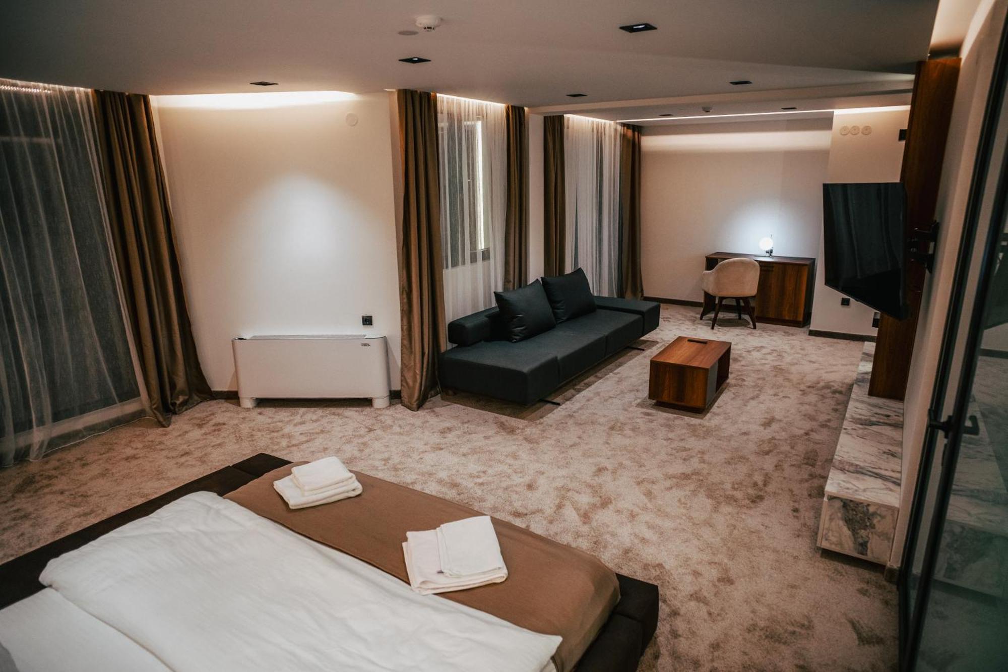 Hotel Bavka レスコヴァツ エクステリア 写真